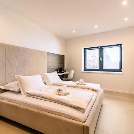 Luxury Terrazza Sette 招待所 3*