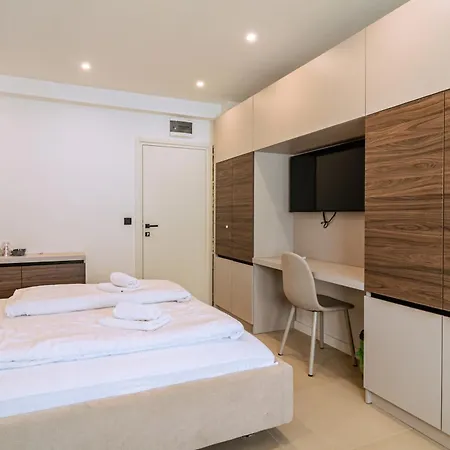 Luxury Terrazza Sette 3* ספליט